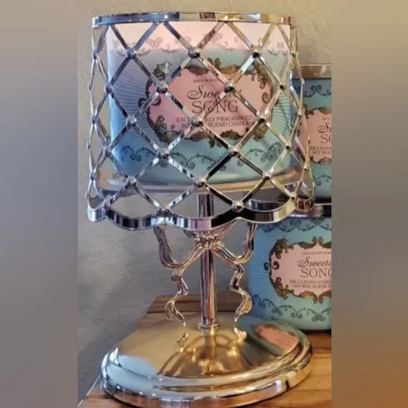 Bath & Body Works Coquette Gold Bow Lamp 3-Wick Candle Holder NWT - Picture 7 of 8